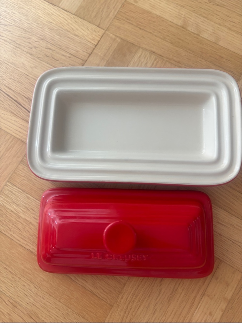Le Creuset Glossy Red Ceramic Butter Dish - Picture 2 of 3